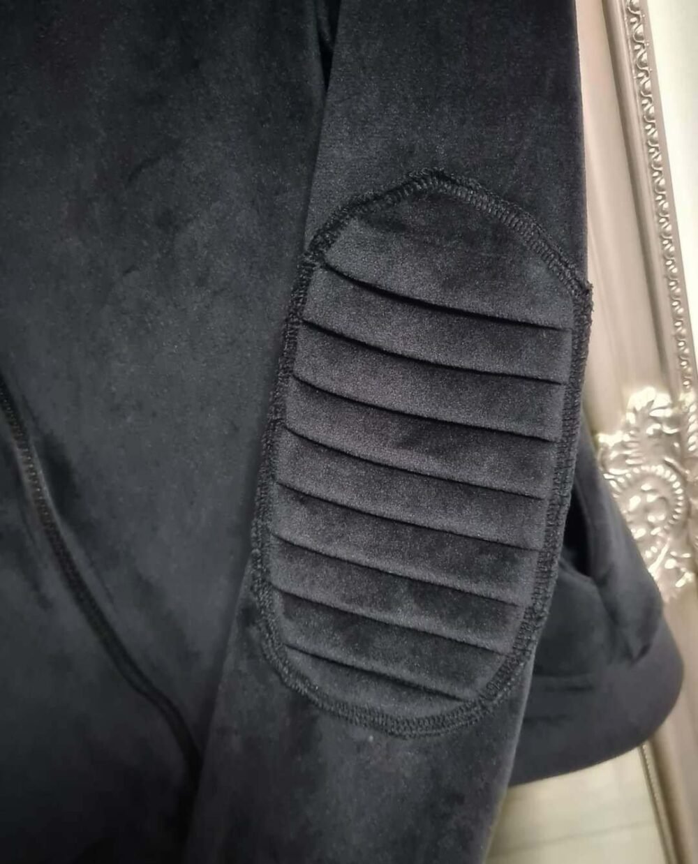 Soft veliūro laisvalaikio kostiumas "Lines"