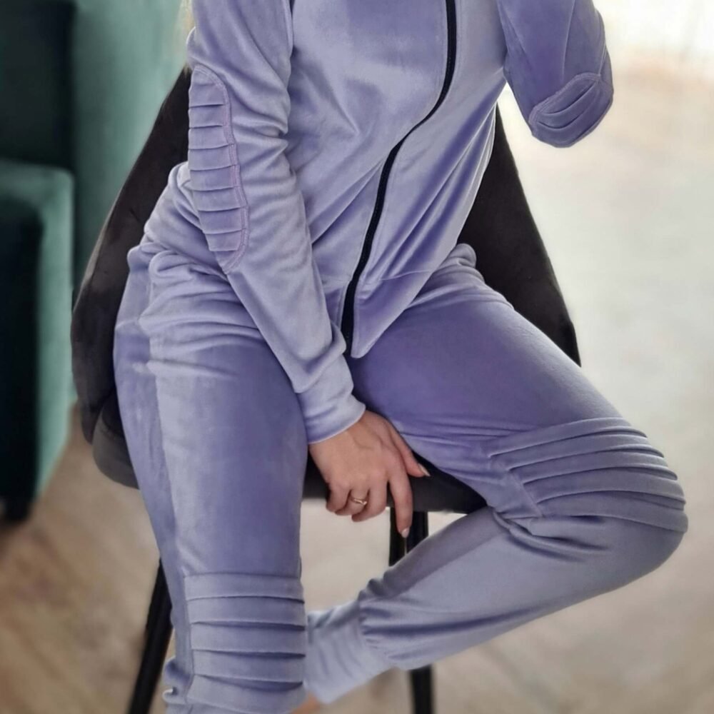 Soft veliūro laisvalaikio kostiumas "Lines"