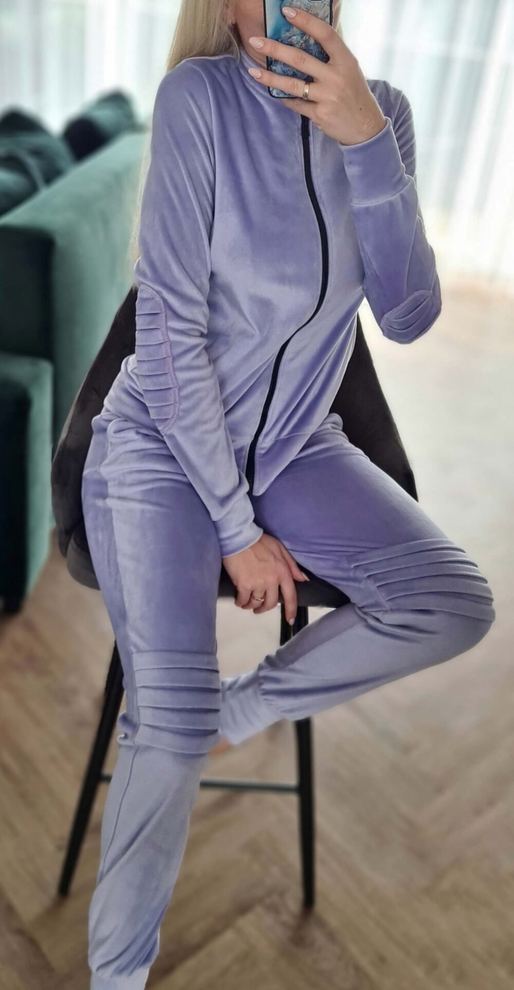 Soft veliūro laisvalaikio kostiumas "Lines"