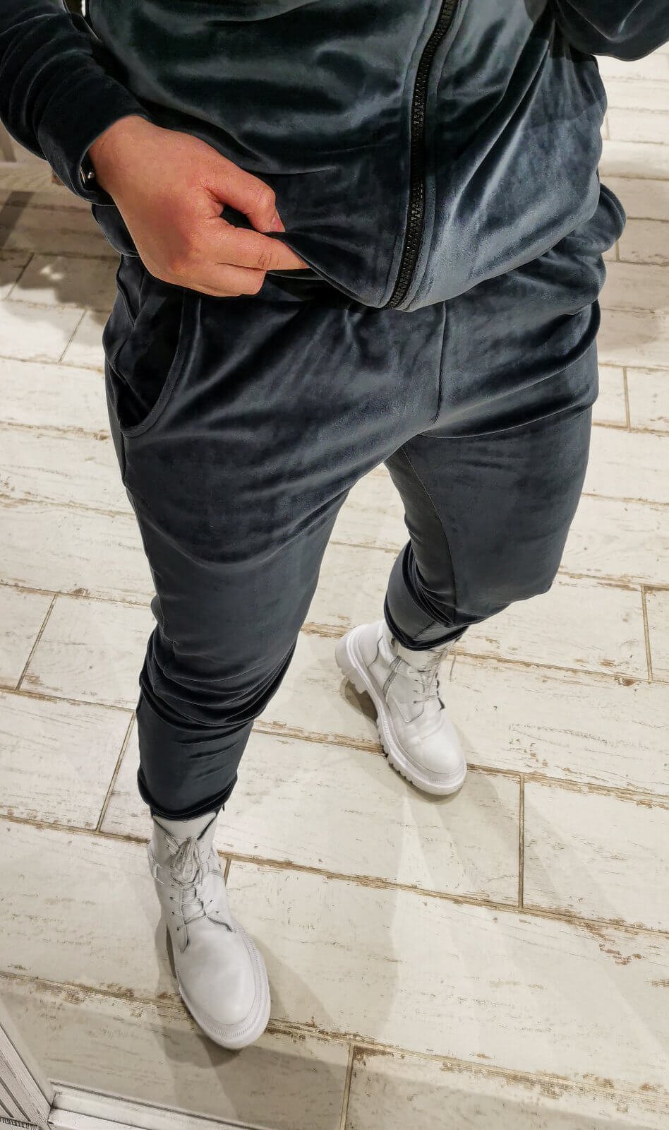 Soft veliūro laisvalaikio kostiumas "Waves"