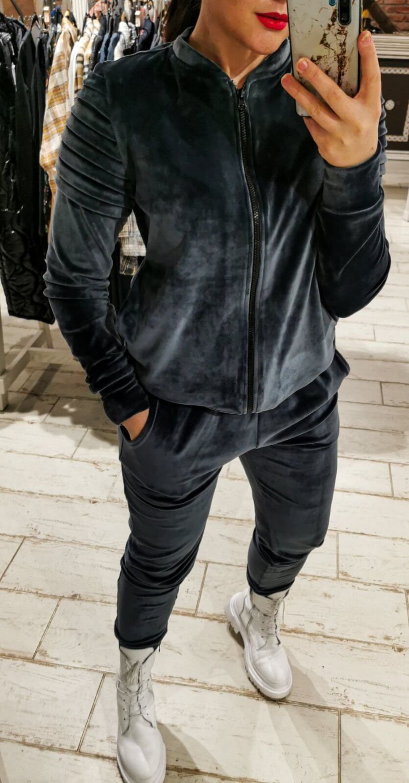 Soft veliūro laisvalaikio kostiumas "Waves"