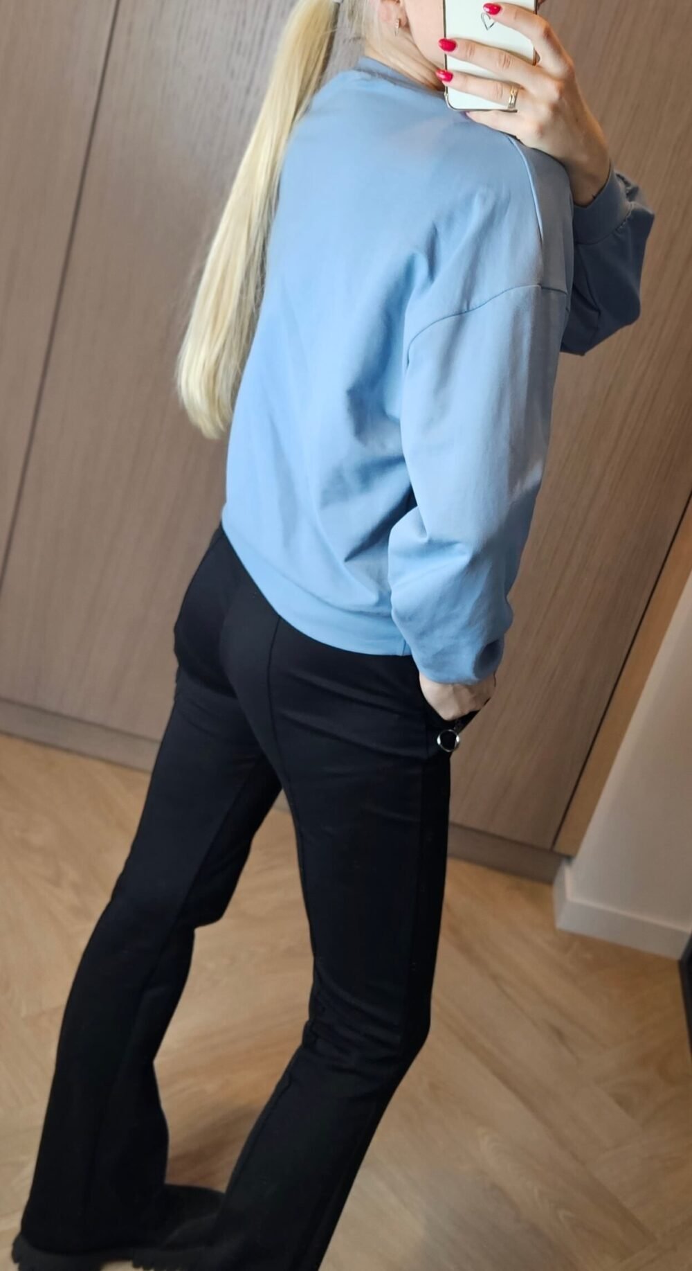 Melsvas džemperis "Juna"