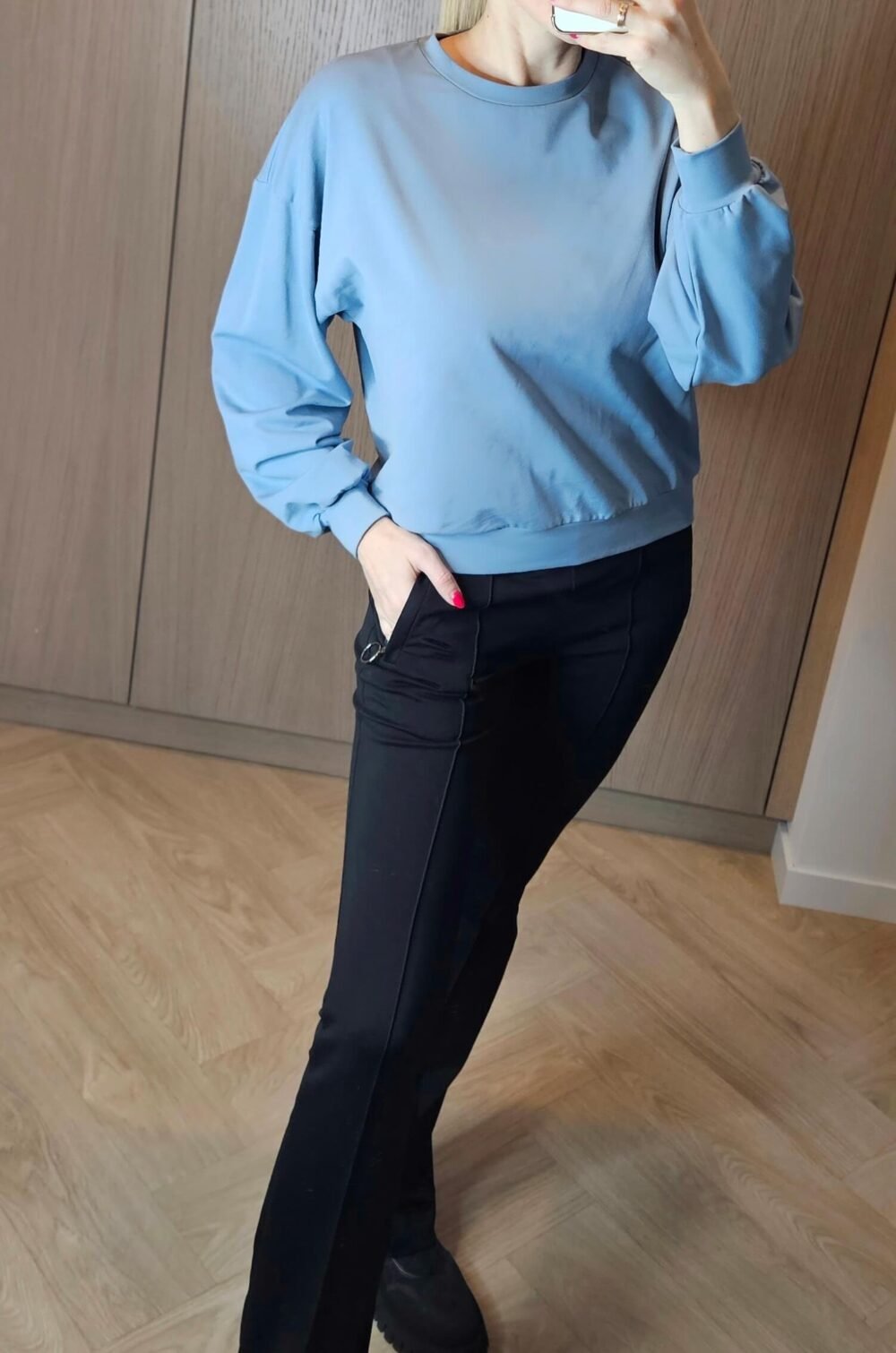 Melsvas džemperis "Juna"