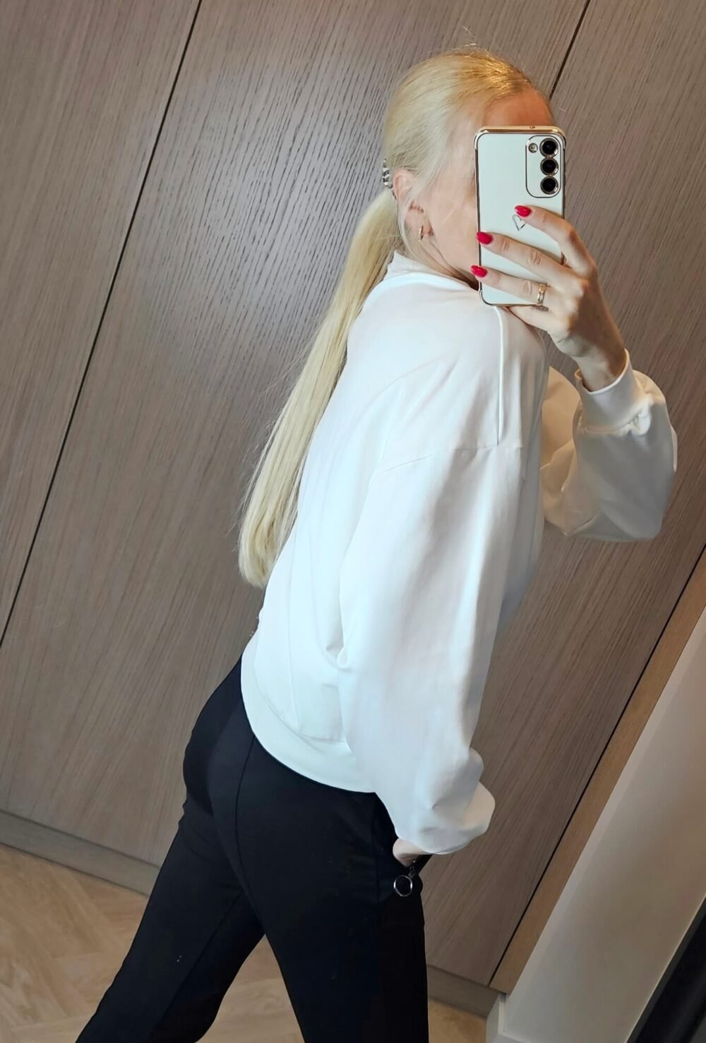 Baltas džemperis "Juna"