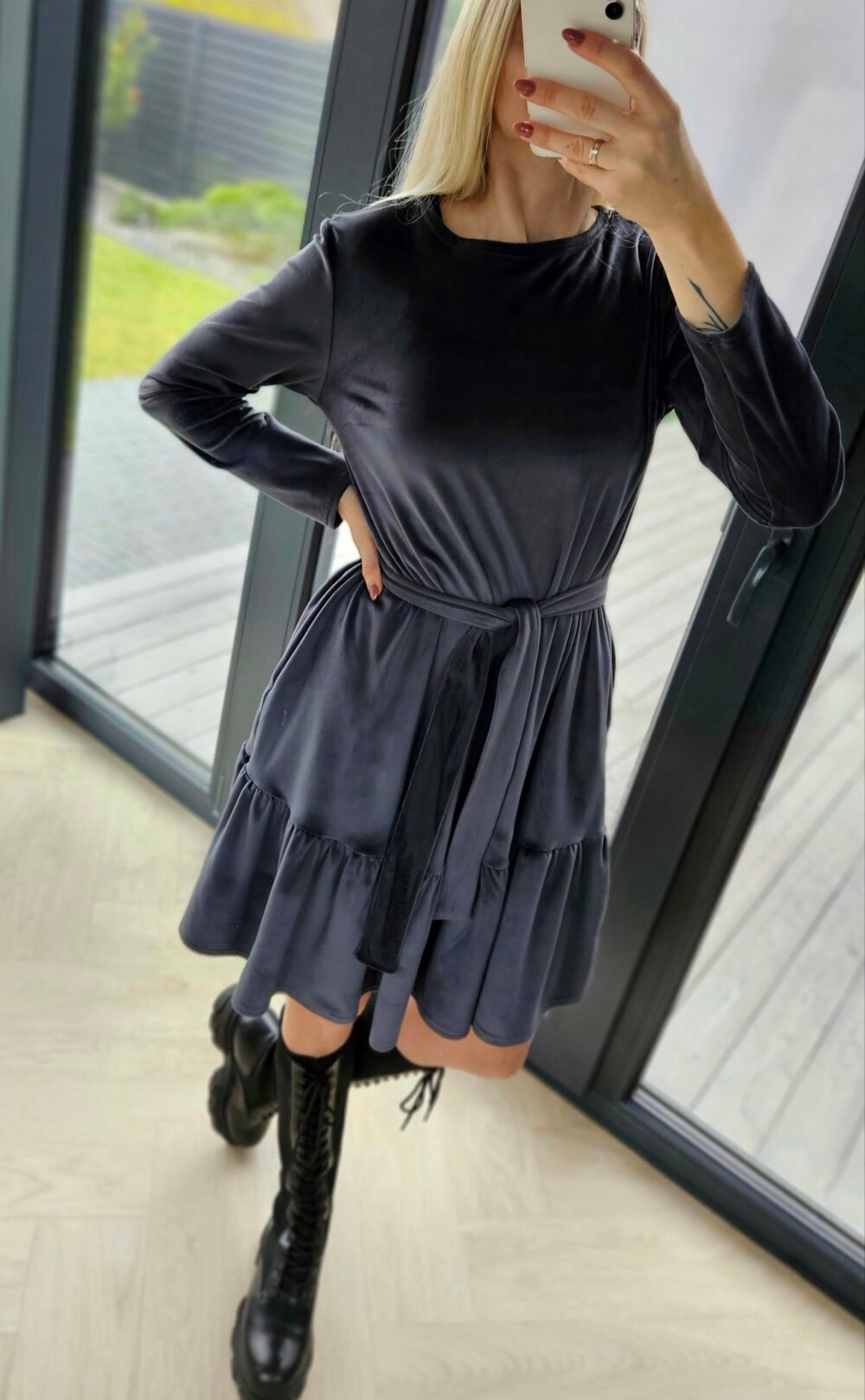 Veliūro suknelė "Varpelis" pilka