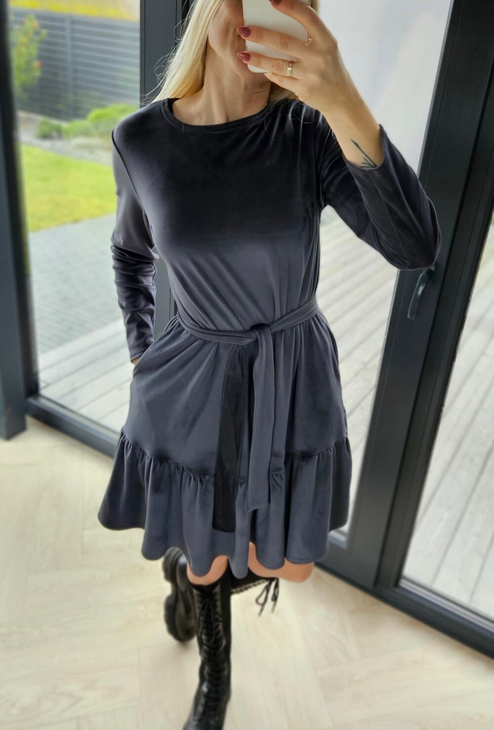 Veliūro suknelė "Varpelis" pilka