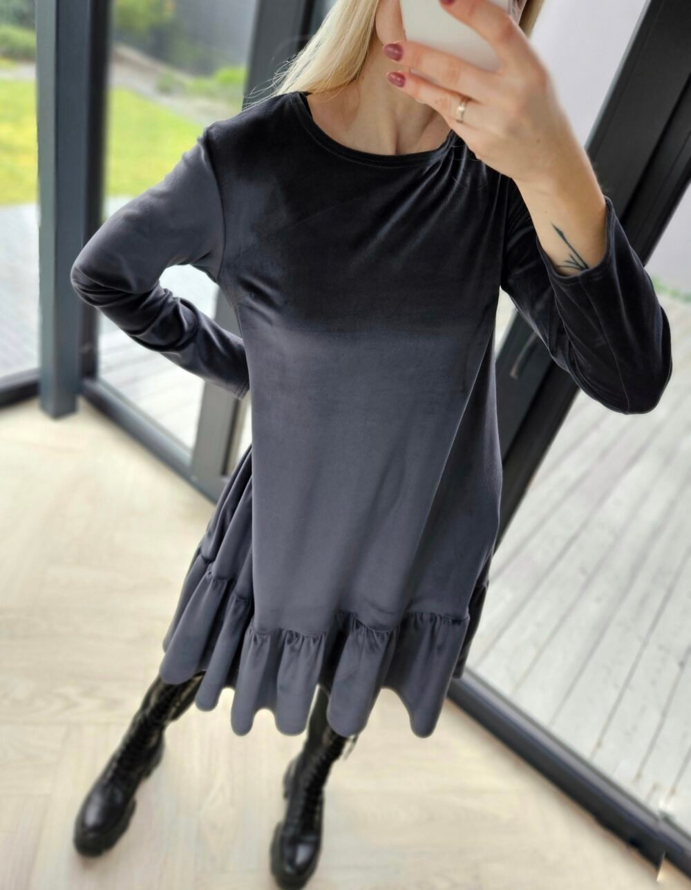 Veliūro suknelė "Varpelis" pilka