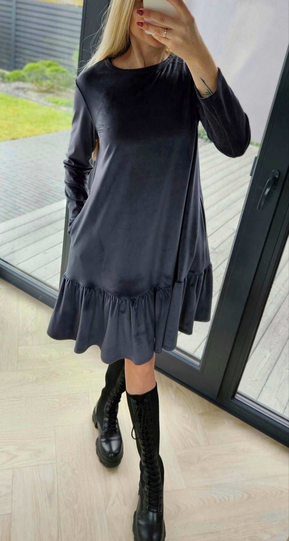 Veliūro suknelė "Varpelis" pilka