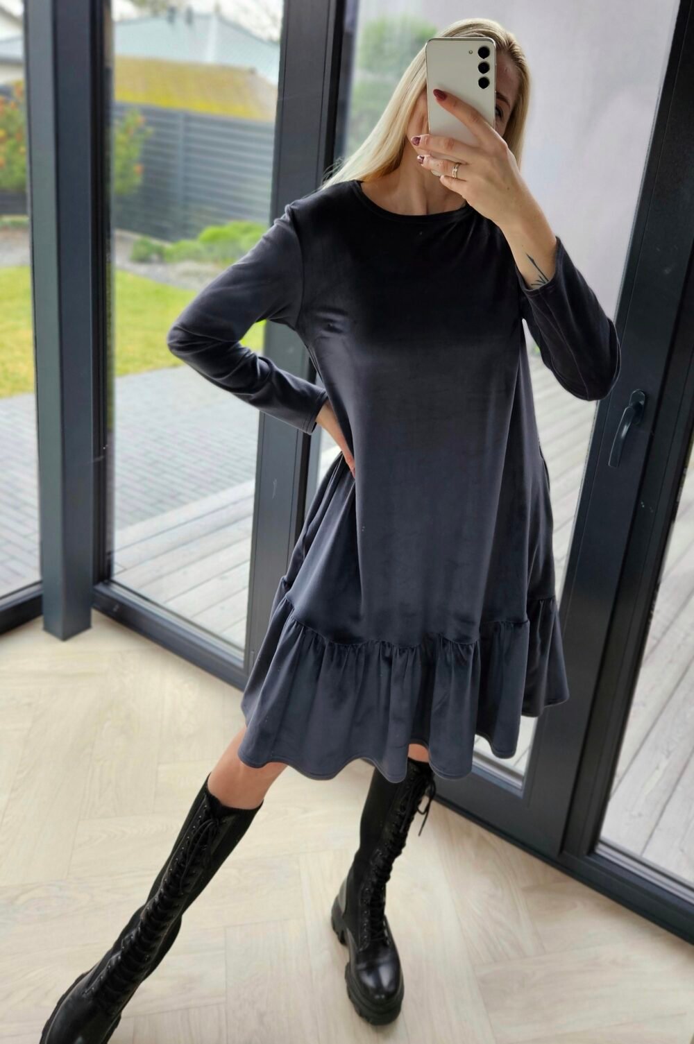 Veliūro suknelė "Varpelis" pilka