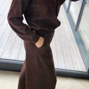 Rudos velveto plačios kelnės