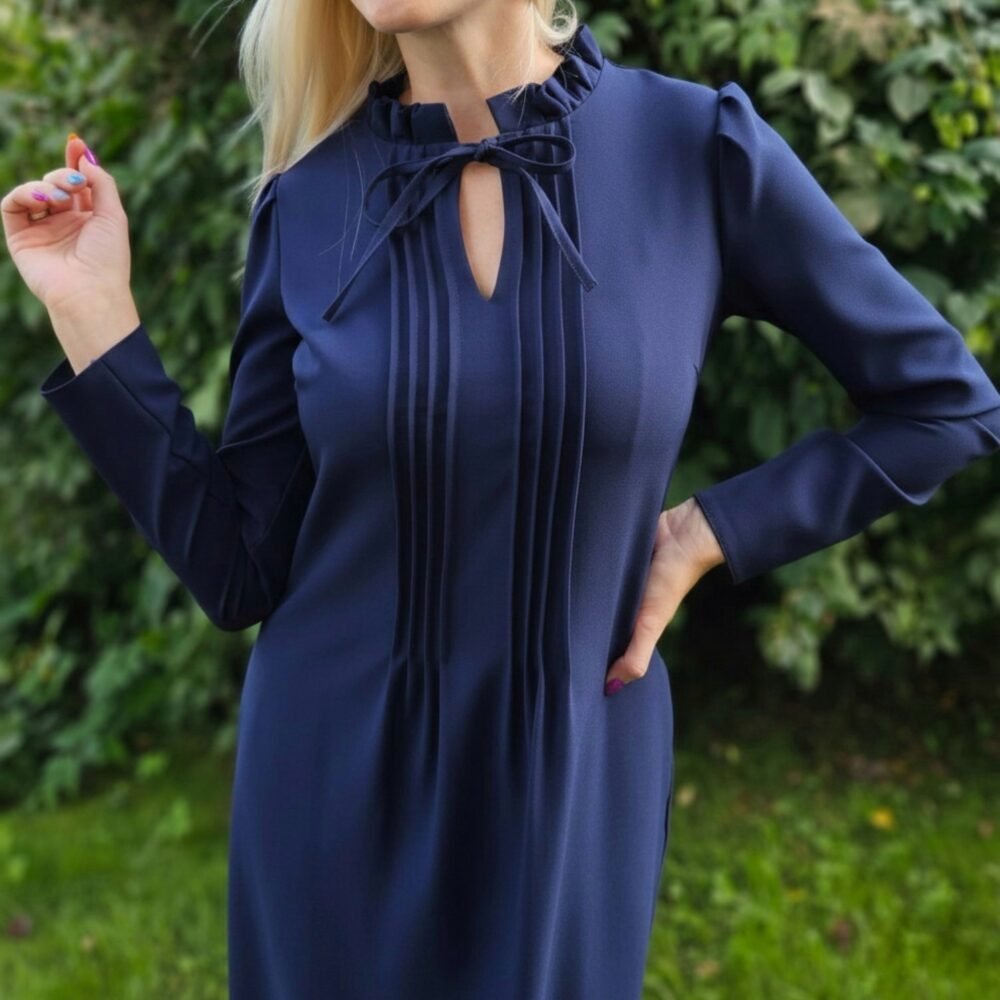 T.mėlyna suknelė su raišteliais