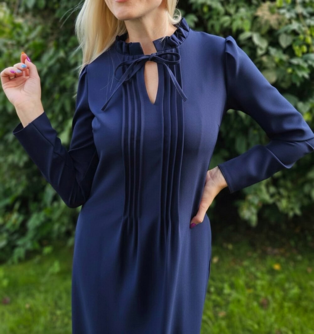 T.mėlyna suknelė su raišteliais