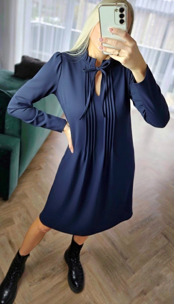 T.mėlyna suknelė su raišteliais