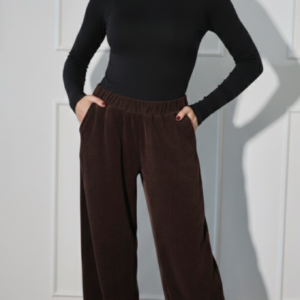 Rudos velveto plačios kelnės