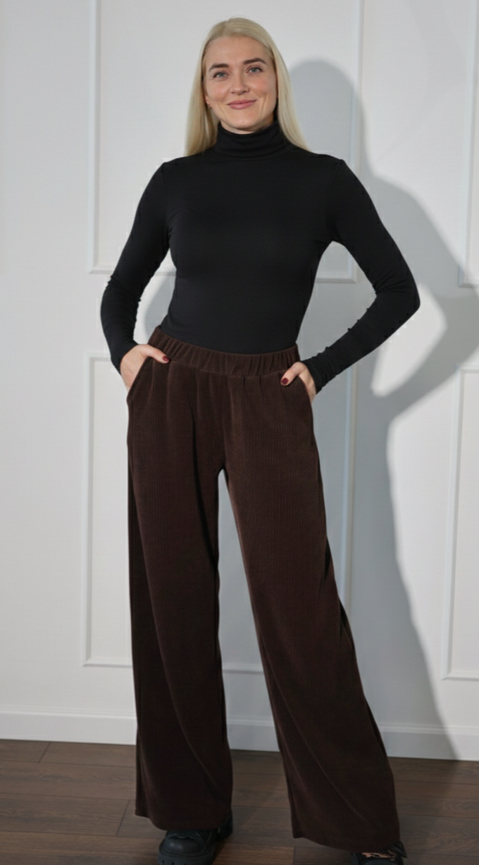 Rudos velveto plačios kelnės