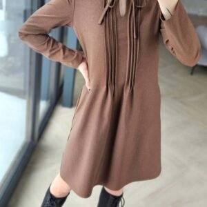 Ruda suknelė su raišteliais