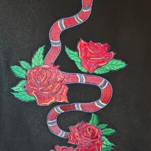 Džemperis su siuvinėta nugara