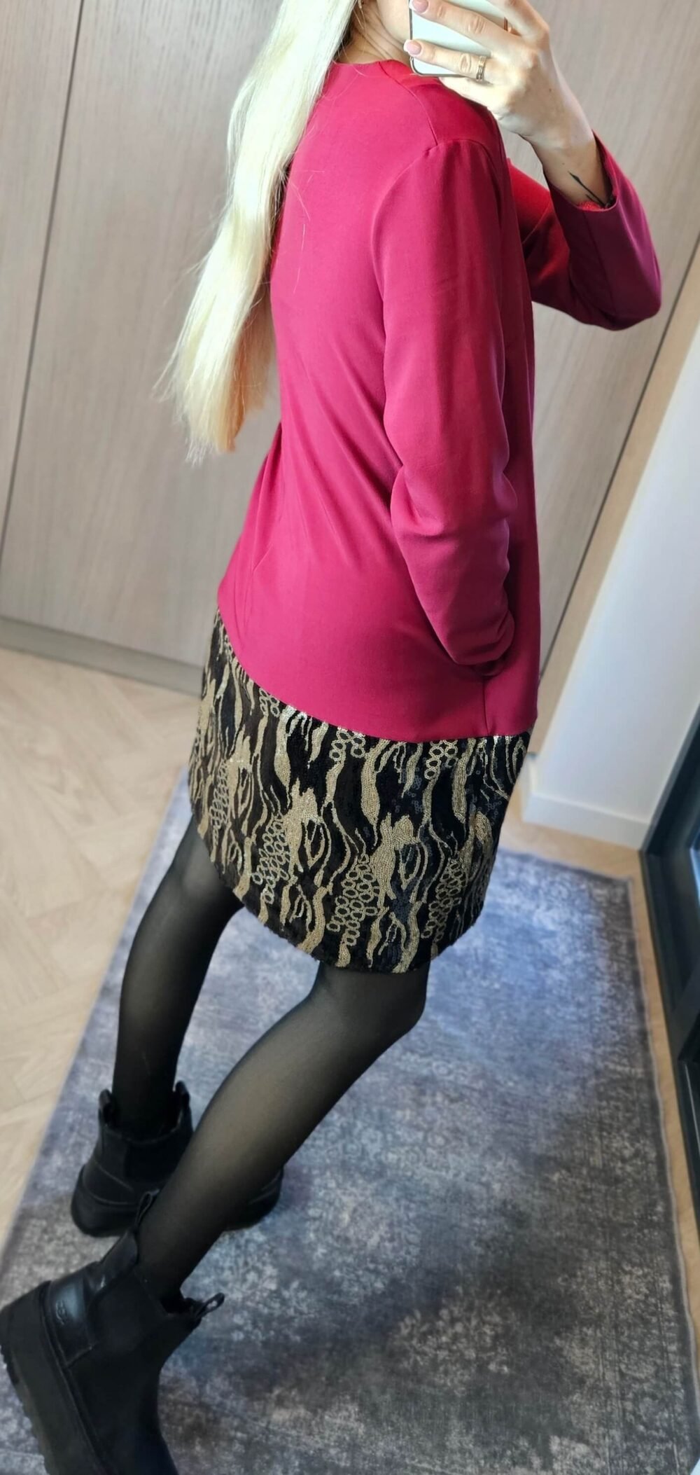 Suknelė blizgia apačia