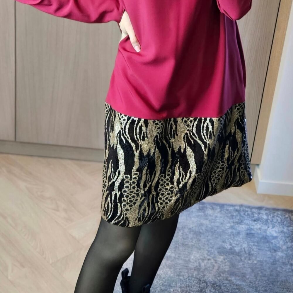 Suknelė blizgia apačia