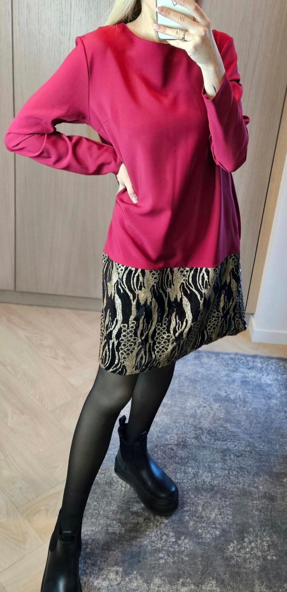 Suknelė blizgia apačia