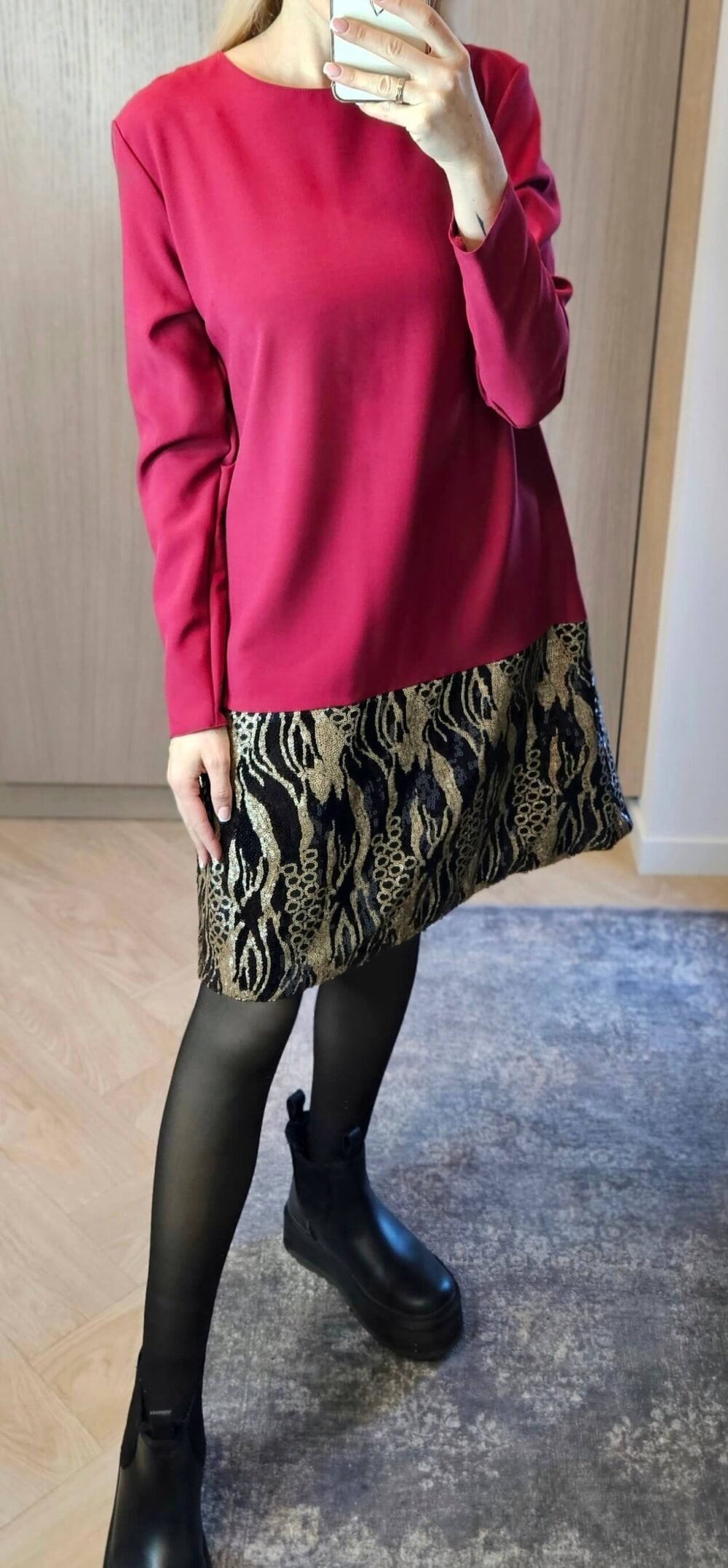 Suknelė blizgia apačia