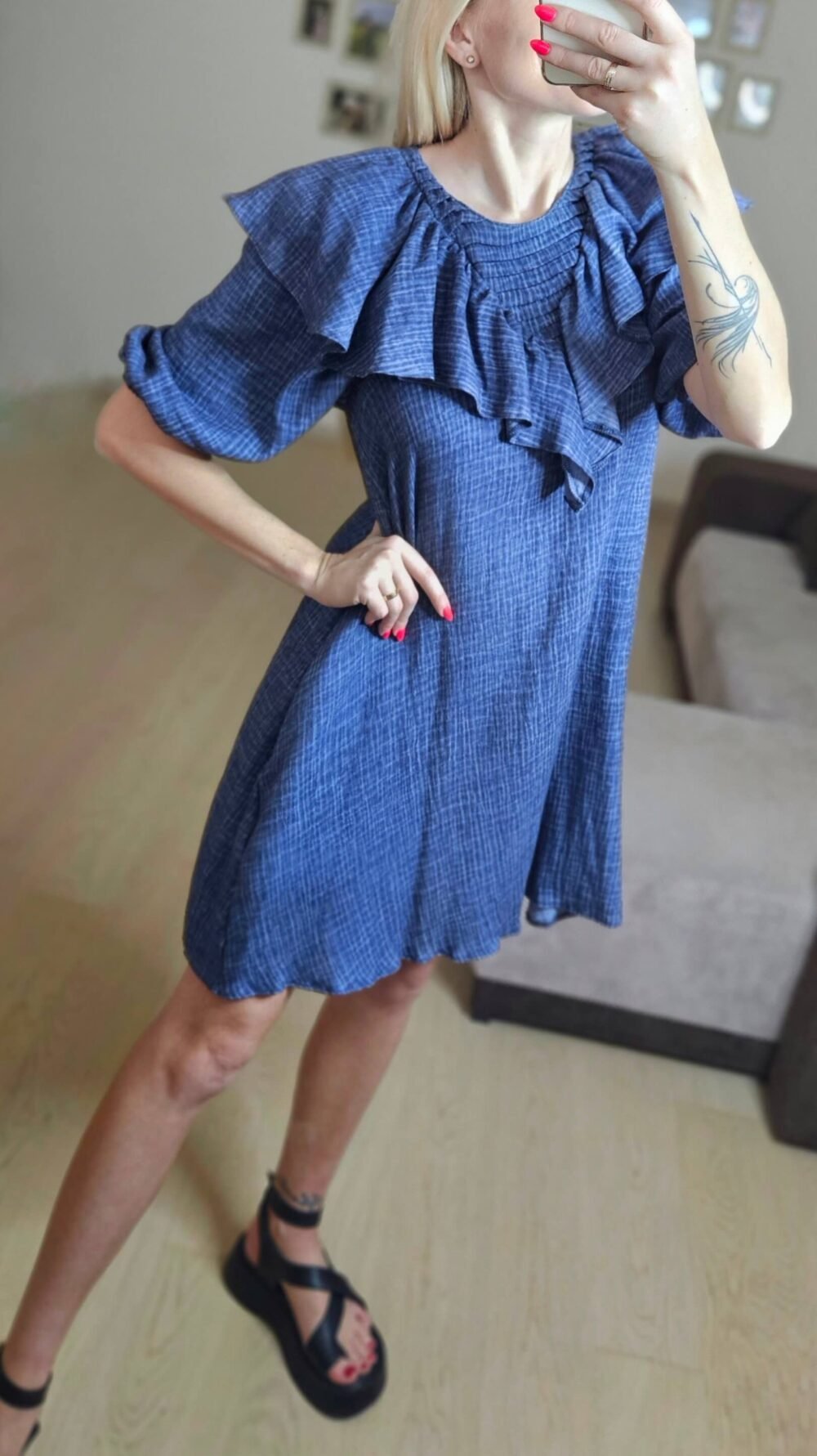 Muslino mėlyna suknelė 3/4 rankovėmis