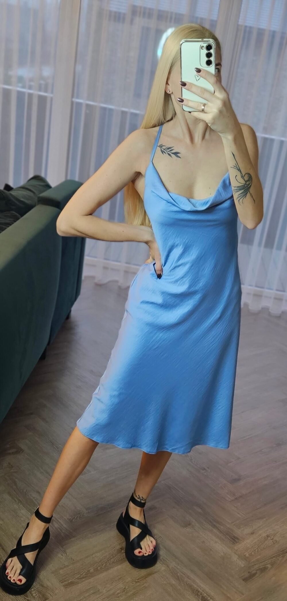 SLIP žydra atvira suknelė