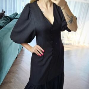 Juoda suknelė pūstom rankovėm