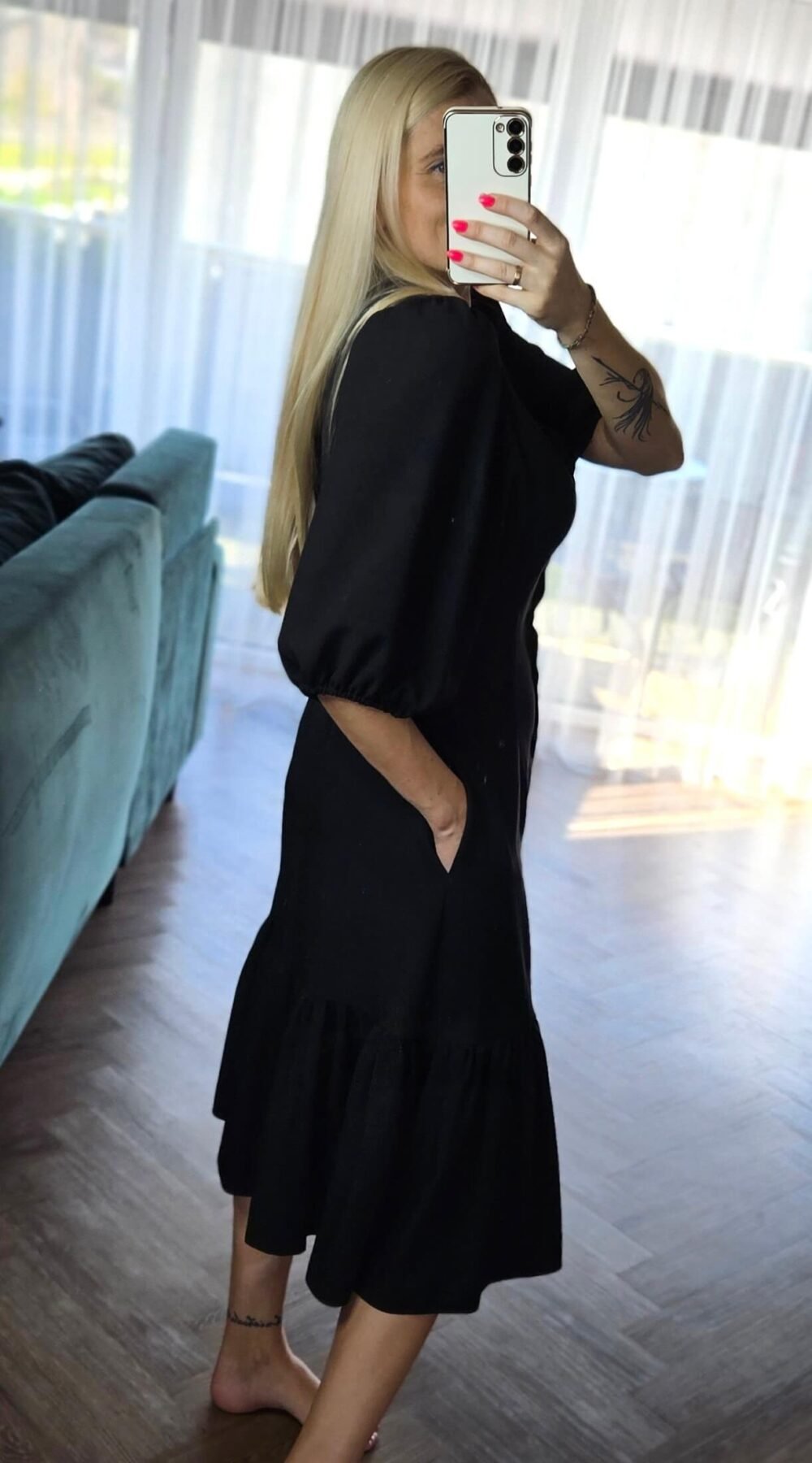 Juoda suknelė pūstom rankovėm