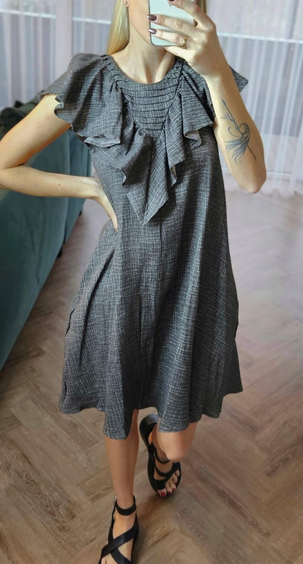 Muslino t.pilka suknelė be rankovių