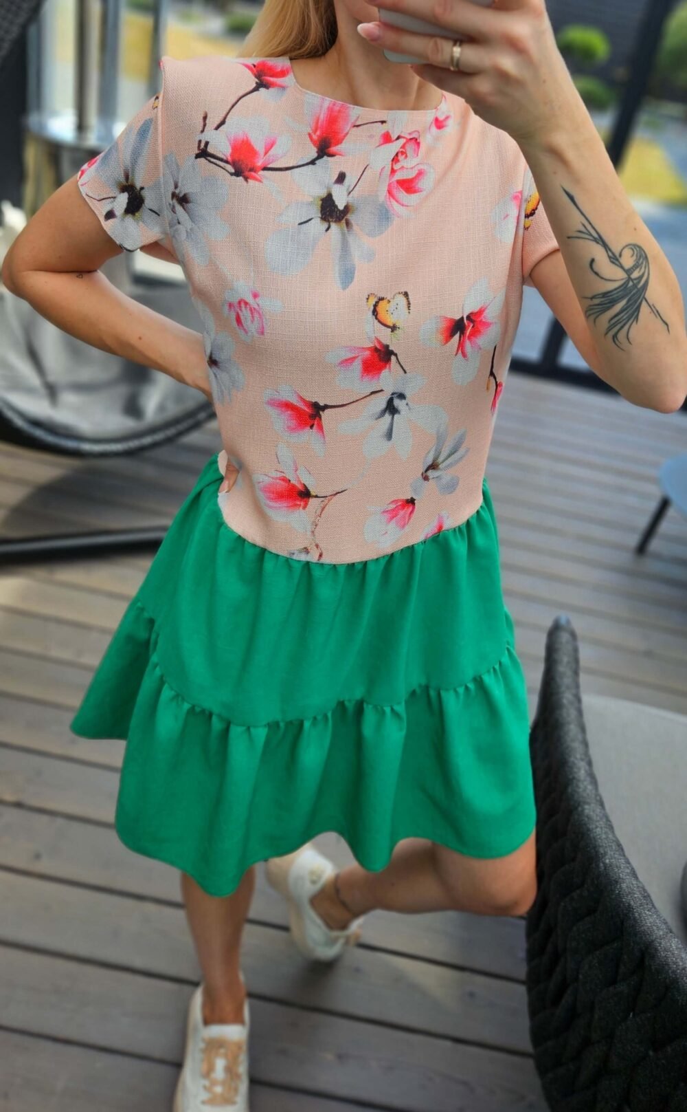 Marga suknrlė su žaliu sijonu