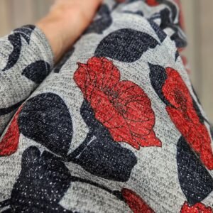 Suknelė raudonom gėlėm