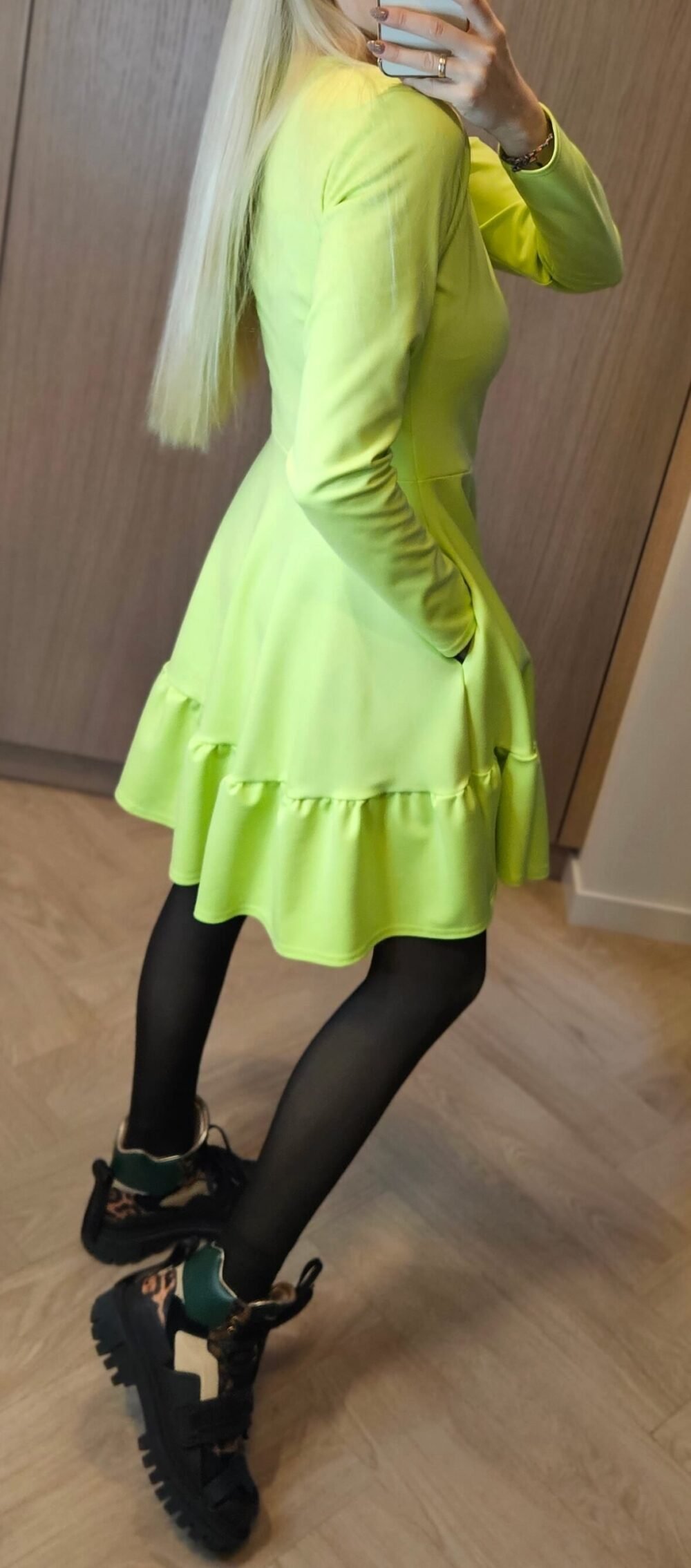 Suknelė "Fit" salotinė