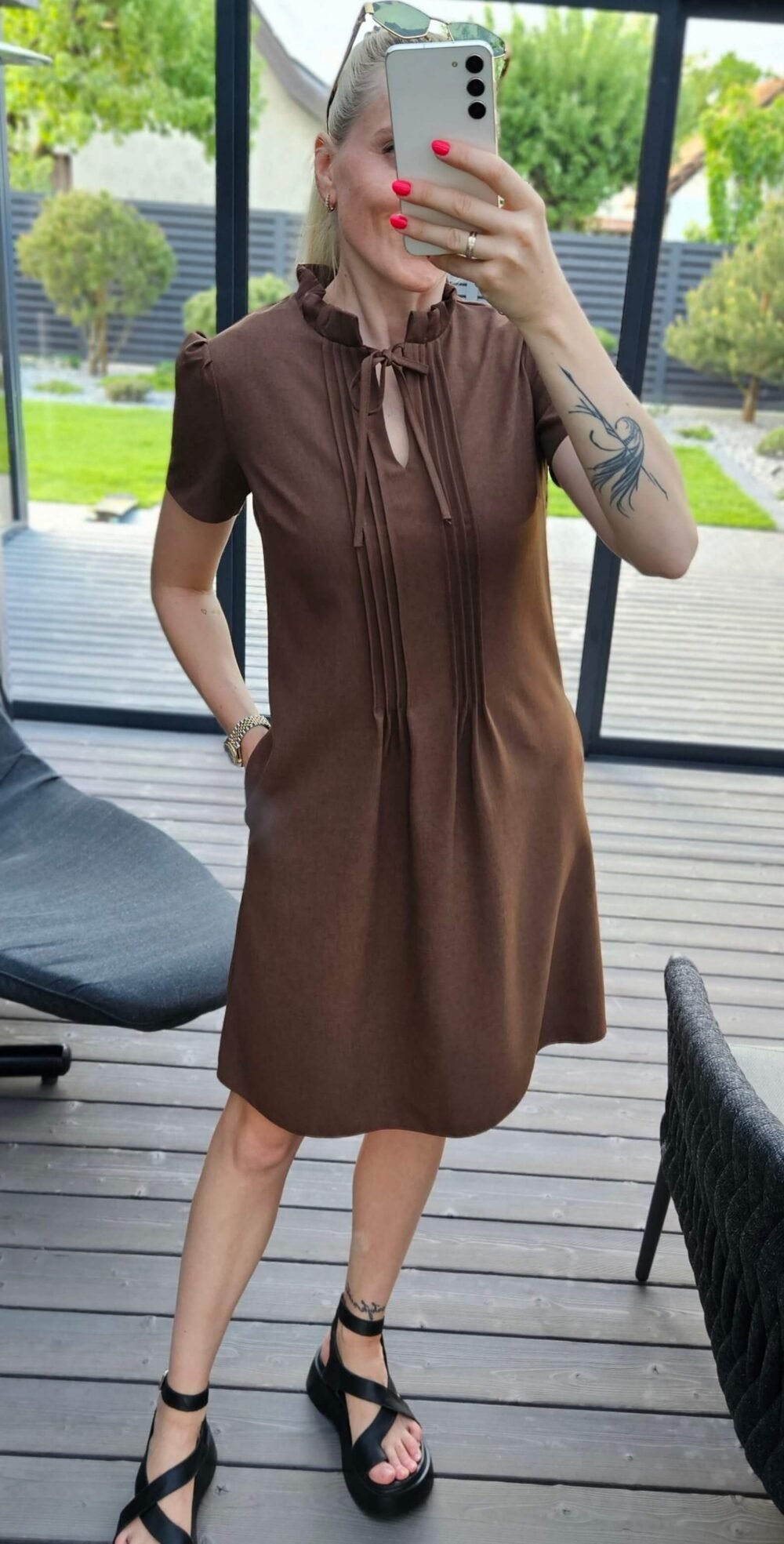 Suknelė "Harmonia" ruda trumpom rankovėm